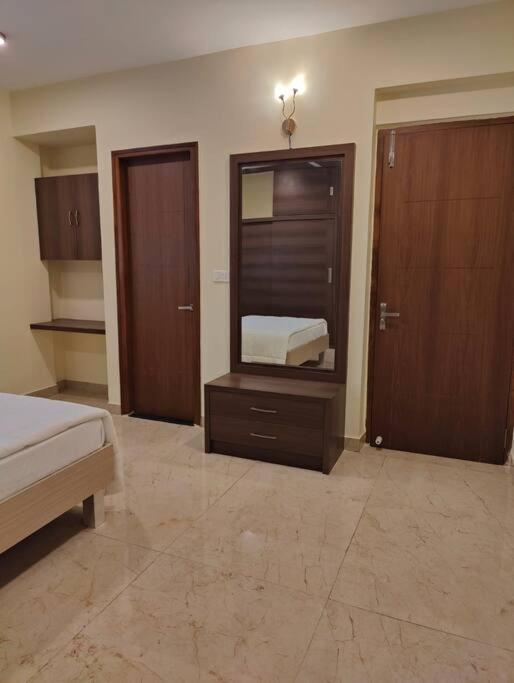 Tara Suites Premium Rooms In Central Indiranagar バンガロール エクステリア 写真