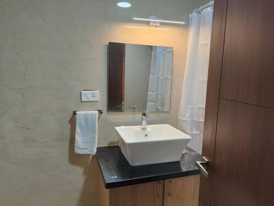 Tara Suites Premium Rooms In Central Indiranagar バンガロール エクステリア 写真