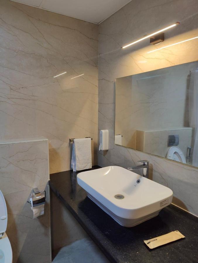 Tara Suites Premium Rooms In Central Indiranagar バンガロール エクステリア 写真